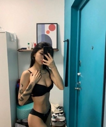 Огненная брюнетка со стройной фигурой и чувственными губами приглашает на интимное свидание. Я умею доставить удовольствие и исполнить твои фантазии. 251, 18 лет