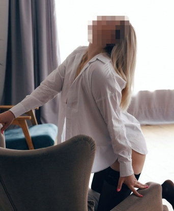 У меня идеальное тело, занимаюсь спортом и ухаживаю за собой. Со мной ты сможешь расслабиться и насладиться незабываемым времяпровождением. Предлагаю широкий спектр услуг, включая классический и эротический массаж, стриптиз и различные ролевые игры. Вместе мы сможем осуществить твои самые сокровенные фантазии. Я гарантирую полную конфиденциальность и безопасность. Читай мои отзывы и смотри фото в моей анкете. Жду тебя в Москве для незабываемых встреч! 😉 5806, 22 года