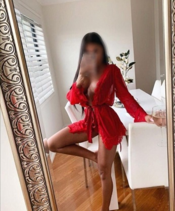 Романтичная и чувственная брюнетка ждет встречи с состоятельными джентльменами. Готова окунуть вас в мир страсти и наслаждения. Позвольте себе немного роскоши и удовольствия! 9866, 25 лет